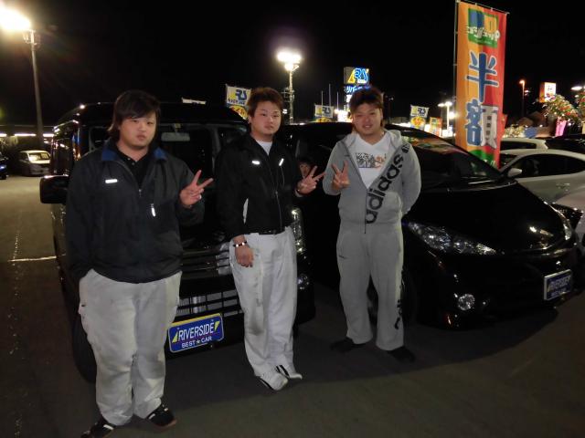 トヨタ　エスティマ（エルザ16号町田ショールーム）