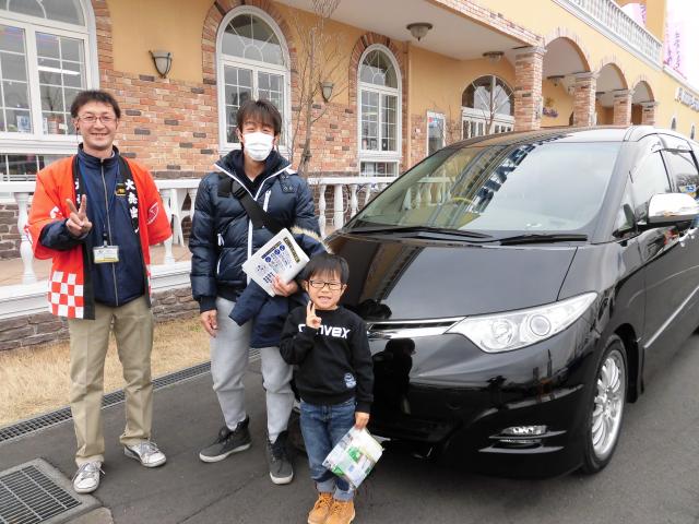 トヨタ　エスティマ（エルザ16号町田ショールーム）