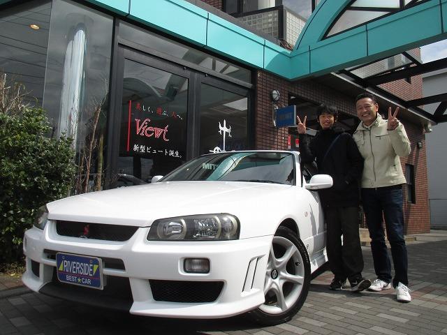 スカイライン　２５GTターボ（本社ショールーム）