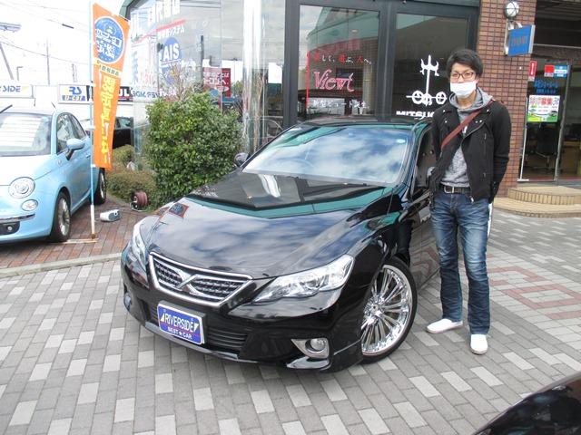 トヨタ　マークX（本社ショールーム）