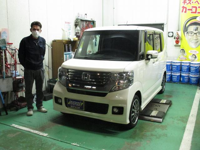 ホンダ　Ｎ－ＢＯＸカスタム（「本社ショールーム」）
