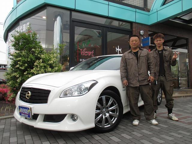 日産フーガハイブリット（本社ショールーム）