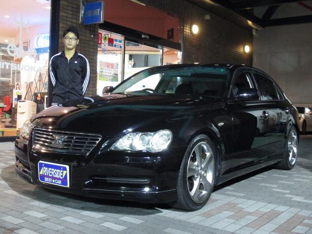 トヨタ　マークＸ（本社ショールーム）