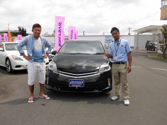 トヨタ　プリウス（エルザ16号町田ショールーム）