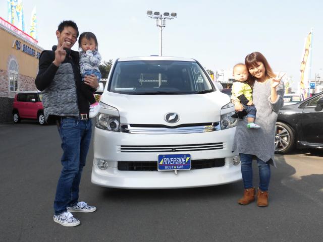 トヨタ　ヴォクシー（エルザ16号町田ショールーム）