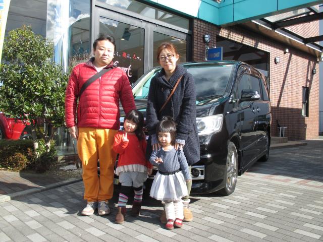 ＮＩＳＳＡＮ　　セレナ（本社ショールーム）