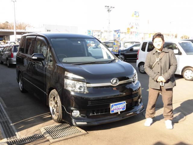 トヨタ　ヴォクシー（エルザ１６号町田ショールーム）