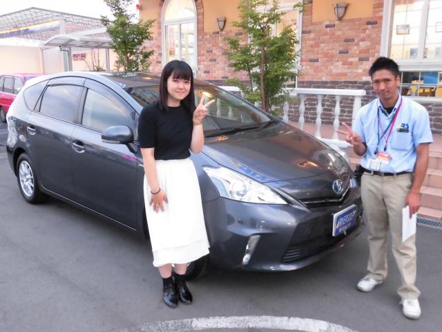 トヨタ　プリウスα（エルザ16号町田ショールーム）