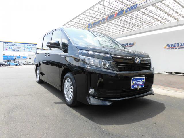トヨタ　ヴォクシー（エルザ１６号町田ショールーム）