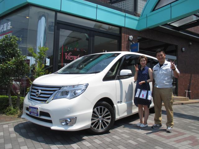日産　セレナ（本社ショールーム）