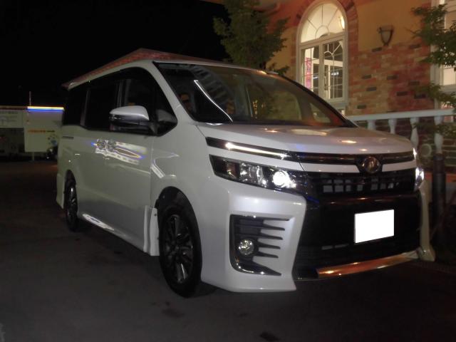 トヨタ　ヴォクシー（エルザ16号町田ショールーム）