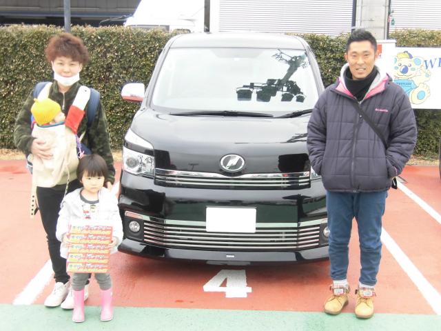 トヨタ　ヴォクシー（エルザ16号町田ショールーム）