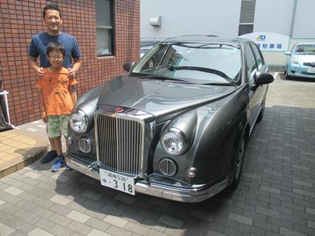光岡自動車　リューギ（本社ショールーム）