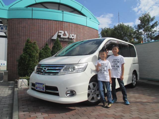 日産セレナ　ハイウェイスター（本社ショールーム）