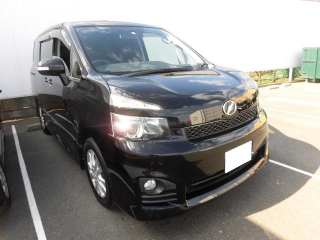 トヨタ　ヴォクシー（エルザ16号町田ショールーム）
