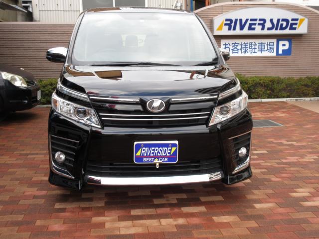 トヨタ　ヴォクシー（湘南台ショールーム）
