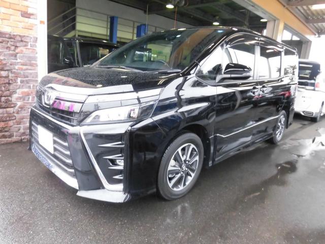 トヨタ　ヴォクシー（エルザ１６号町田ショールーム）