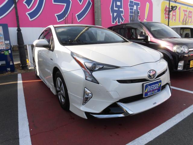 トヨタ　プリウス（エルザ16号町田ショールーム）