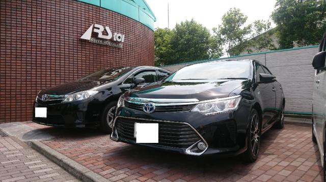 トヨタ　カムリハイブリット（本社ショールーム）