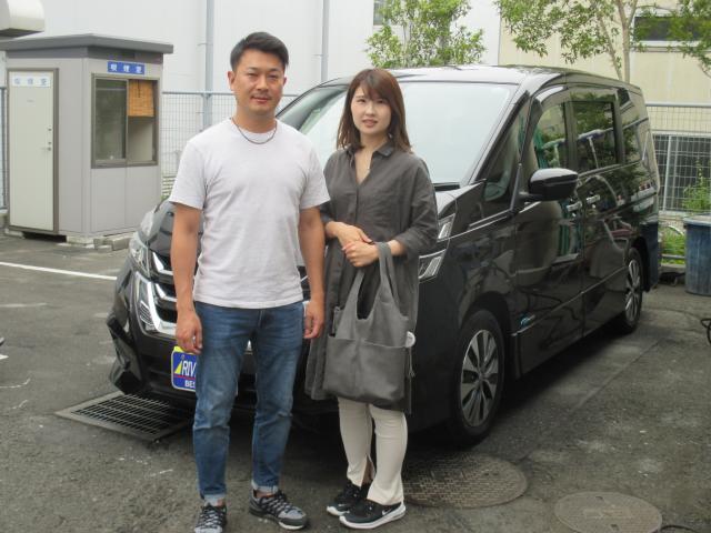 日産　セレナ（本社ショールーム）