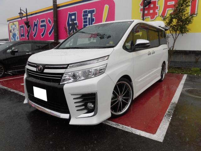 トヨタ　ヴォクシー（エルザ16号町田ショールーム）