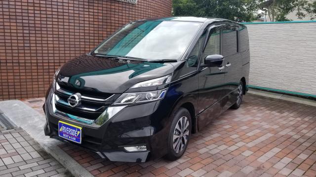日産　セレナ（本社ショールーム）