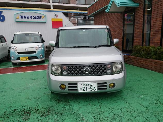 日産　キューブ（本社ショールーム）