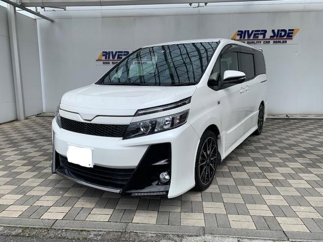 トヨタ　ヴォクシー（湘南スーパーエリア店）