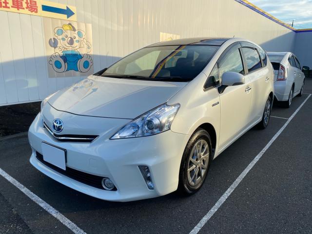 トヨタ　プリウスα（エルザ16号町田ショールーム）