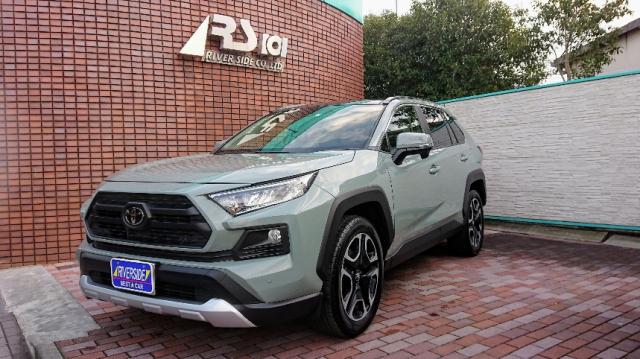 トヨタ　RAV4（本社ショールーム）