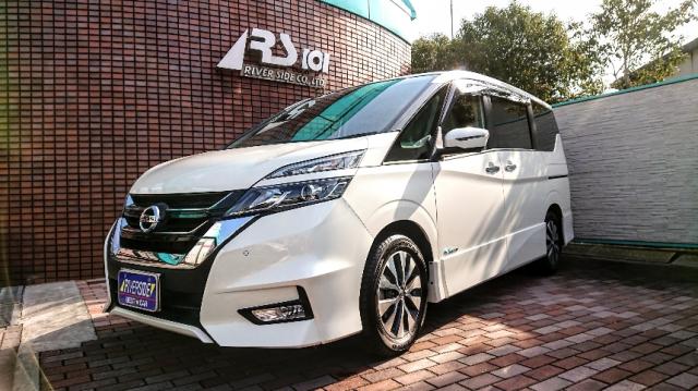 日産セレナハイウェイスター（本社ショールーム）