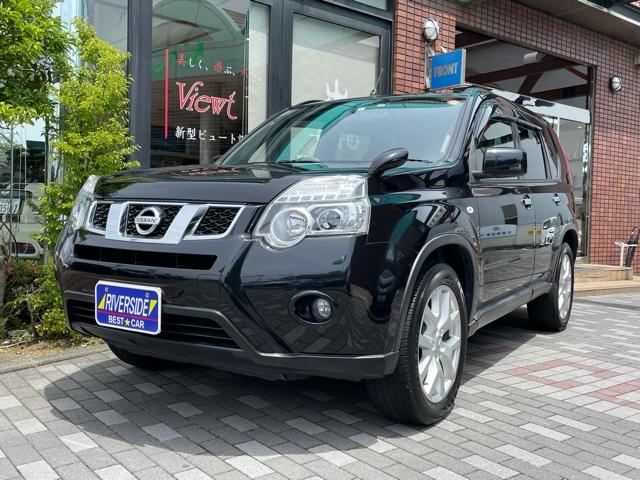 日産　エクストレイル（本社ショールーム）