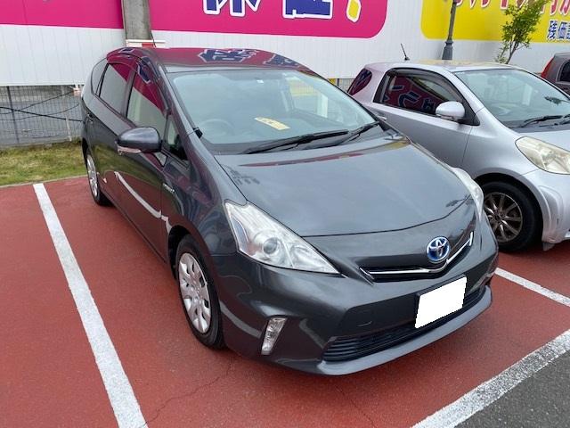 トヨタ　プリウスα（エルザ16号町田ショールーム）