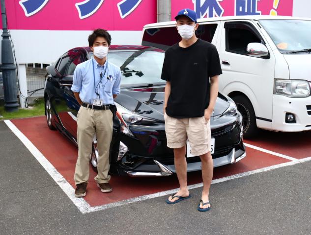 トヨタ　プリウス（エルザ16号町田ショールーム）