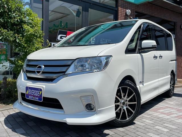 日産　セレナ（本社ショールーム）