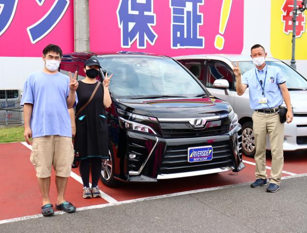 トヨタ　ヴォクシー（エルザ16号町田ショールーム）