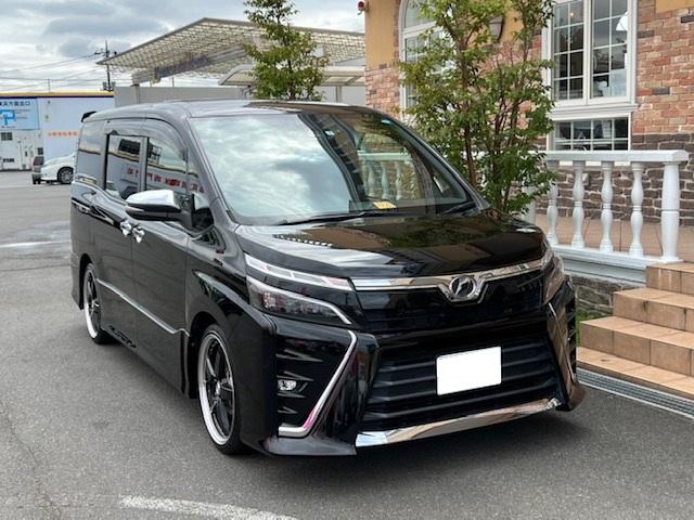 トヨタ　ヴォクシー（エルザ16号町田ショールーム）