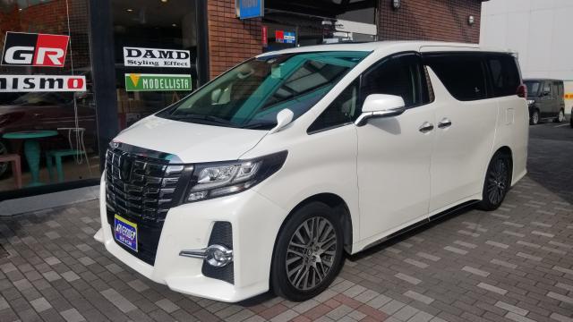 トヨタ　アルファード（本社ショールーム）
