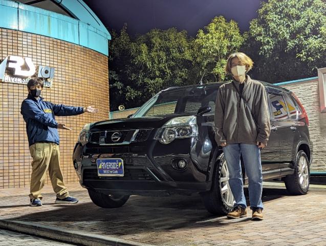 日産　エクストレイル（本社ショールーム）