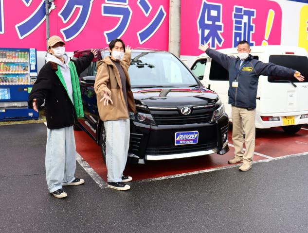 トヨタ　ヴォクシー（エルザ16号町田ショールーム）