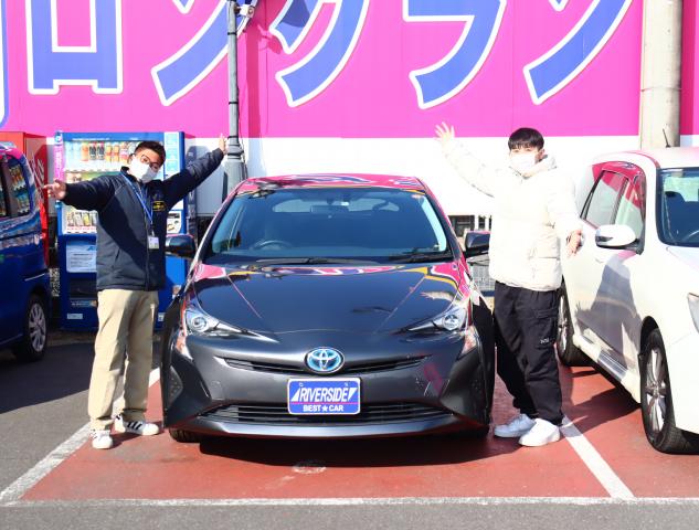 トヨタ　プリウス（エルザ16号町田ショールーム）