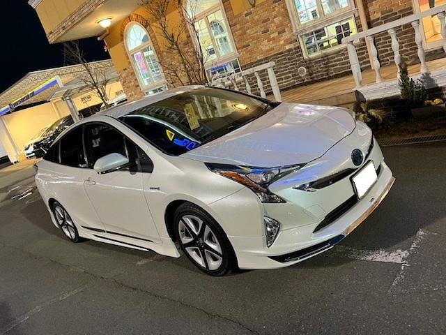 トヨタ　プリウス（エルザ16号町田ショールーム）