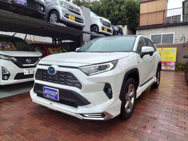 トヨタ　ＲＡＶ４（エルザ藤沢ショールーム）