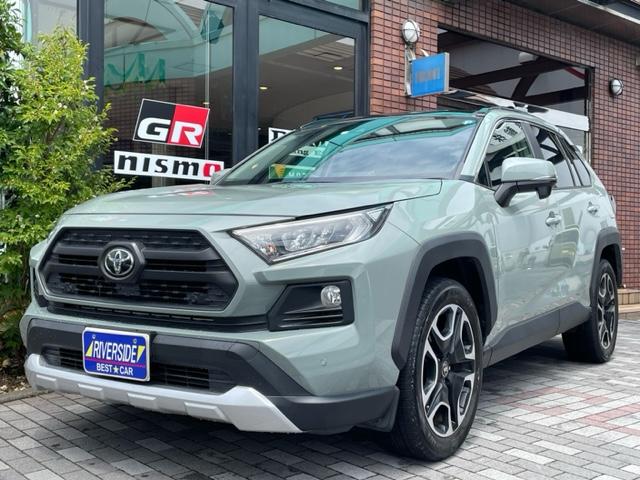 トヨタ　RAV4（本社ショールーム）