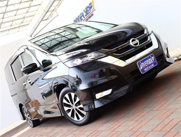 日産　セレナ（エルザ藤沢ショールーム）