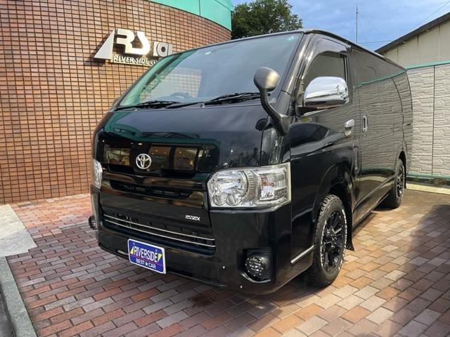 トヨタ　ハイエース（本社ショールーム）
